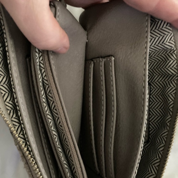 Jen & Co Wristlet - Picture 3 of 7